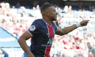 Manchester United sign Mbappe