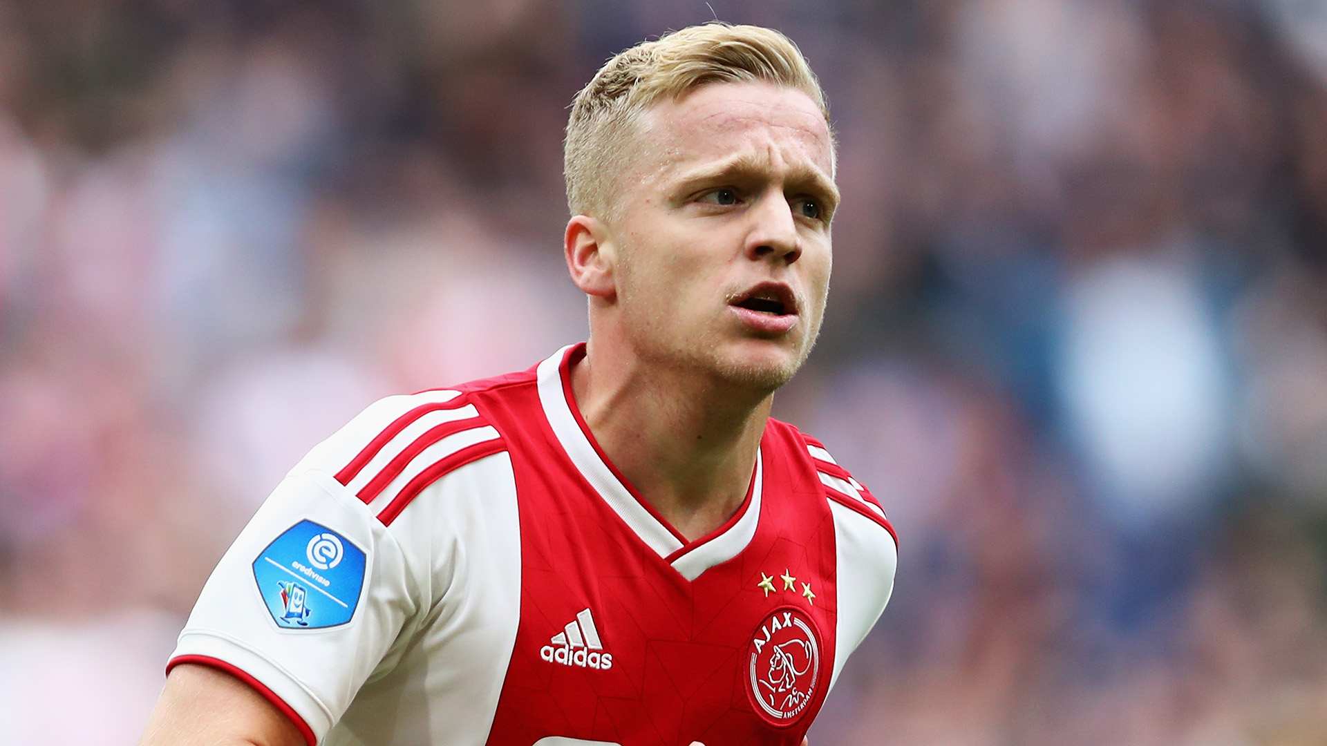 Donny Van De Beek signs for Manchester United