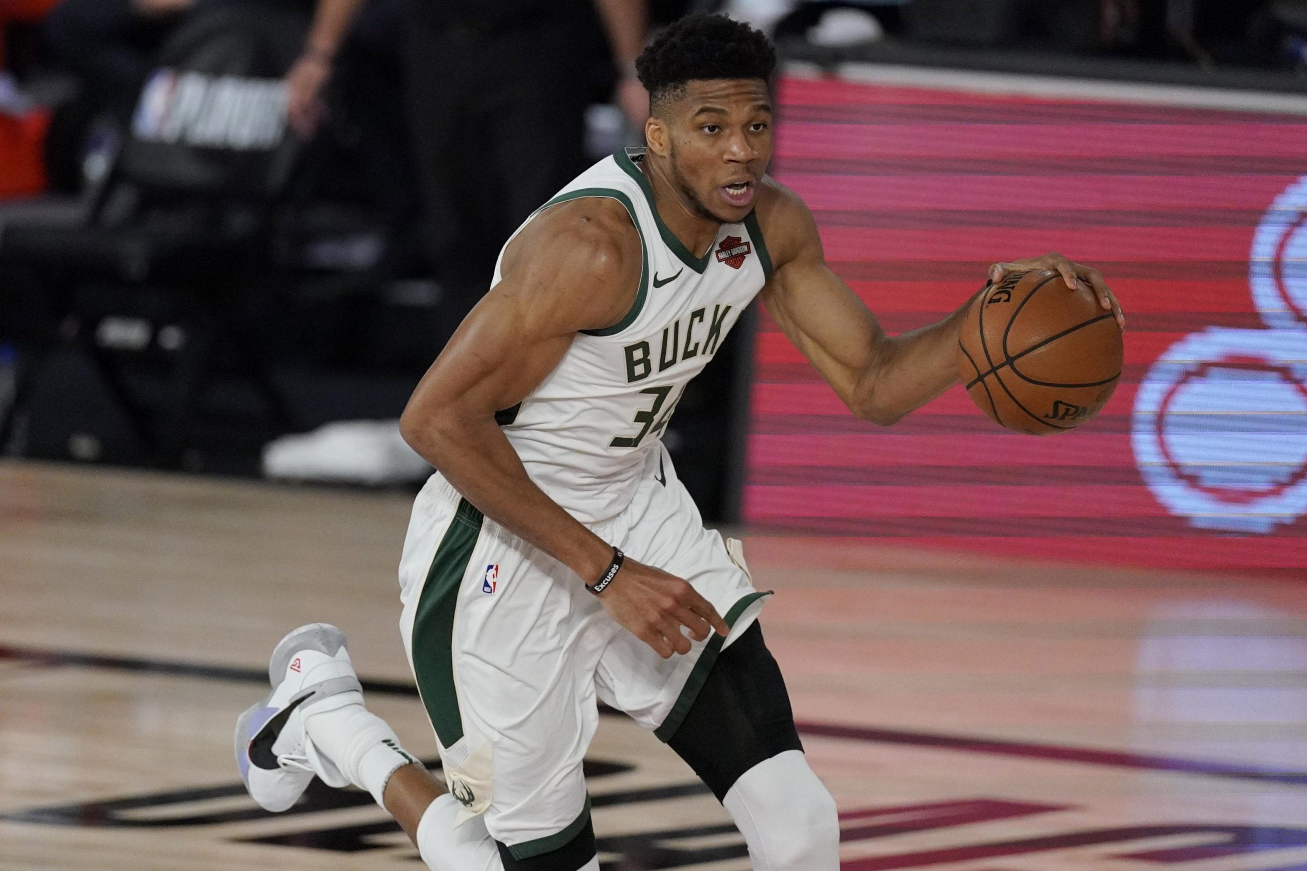 Giannis Antetokounmpo reinjures