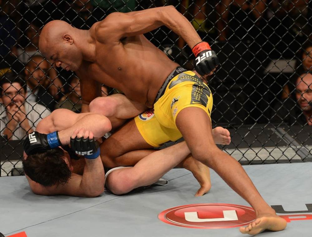 Anderson Silva beats Chael Sonnen