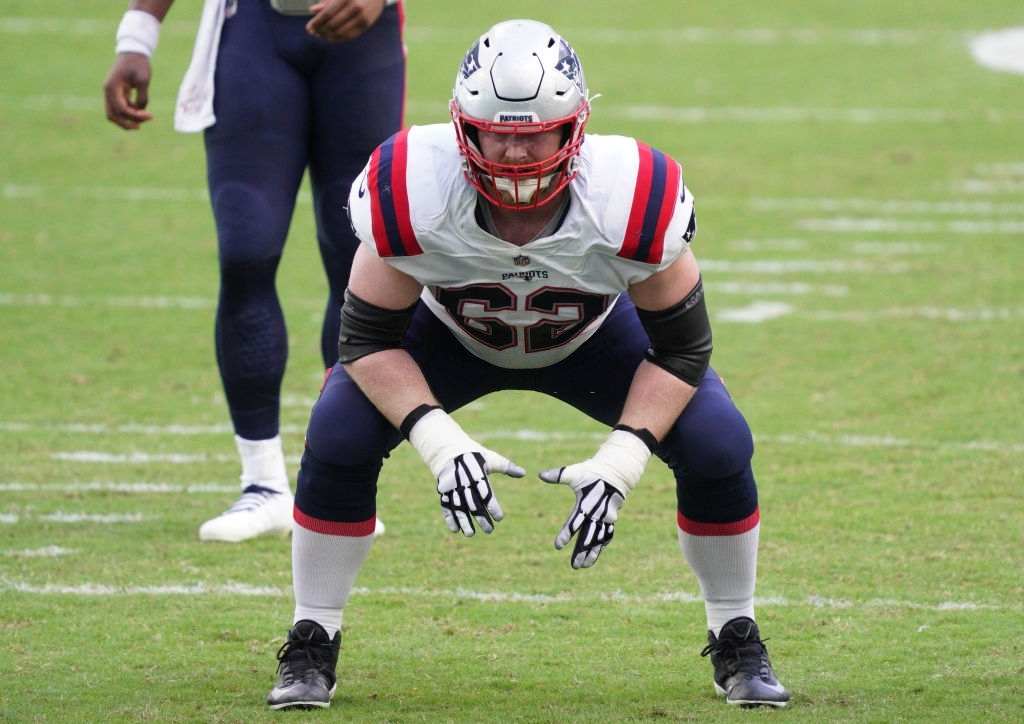 MIAMI GARDENS, FLORIDA - DECEMBER 20: Joe Thuney #62 of the New England Patriots in action against the Miami Dolphins at Hard Rock Stadium on December 20, 2020 in Miami Gardens, Florida.