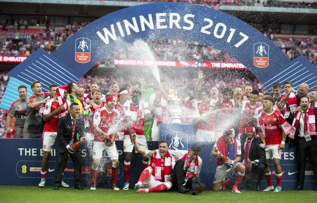 Top 10 unforgettable Arsenal wins: Arsenal players celebrate their victory against Chelsea FC in the FA Cup final at Wembley Stadium on May 27, 2017 in London, United Kingdom. (Photo by Isabel Infantes /Anadolu Agency/Getty Images)