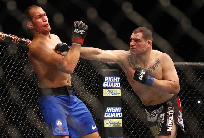 Junior Dos Santos vs Cain Velasquez