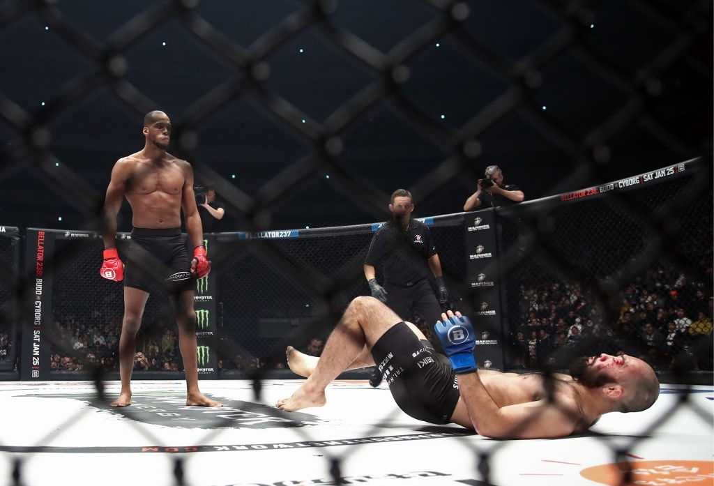 Michael Page knocks down Shinsho Anzai.