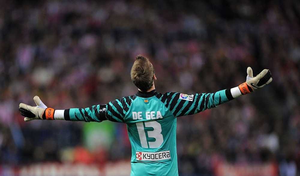 David De Gea of Atletico Madrid reacts during the La Liga match between Atletico Madrid and Real Madrid at Vicente Calderon Stadium on March 19, 2011 in Madrid, Spain. (Photo by Denis Doyle/Getty Images)