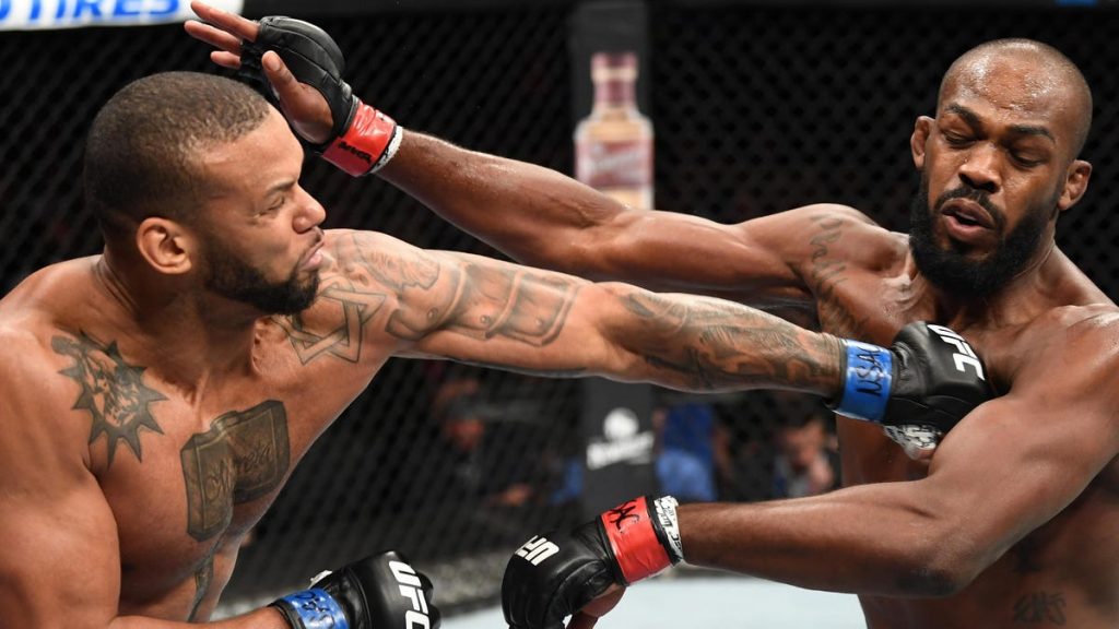 Jon Jones knocks out Daniel Cormier to reclaim light heavyweight title at  UFC 214 - Toronto | Globalnews.ca