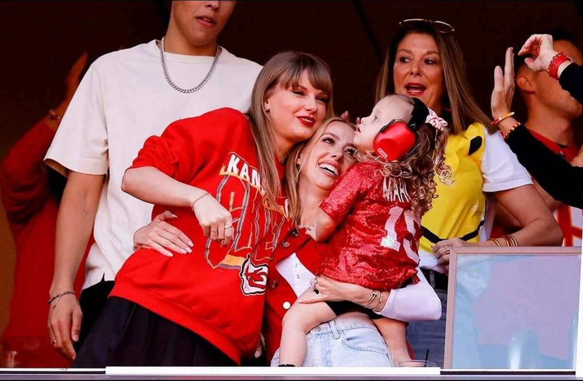 Taylor Swift and Brittany Mahomes