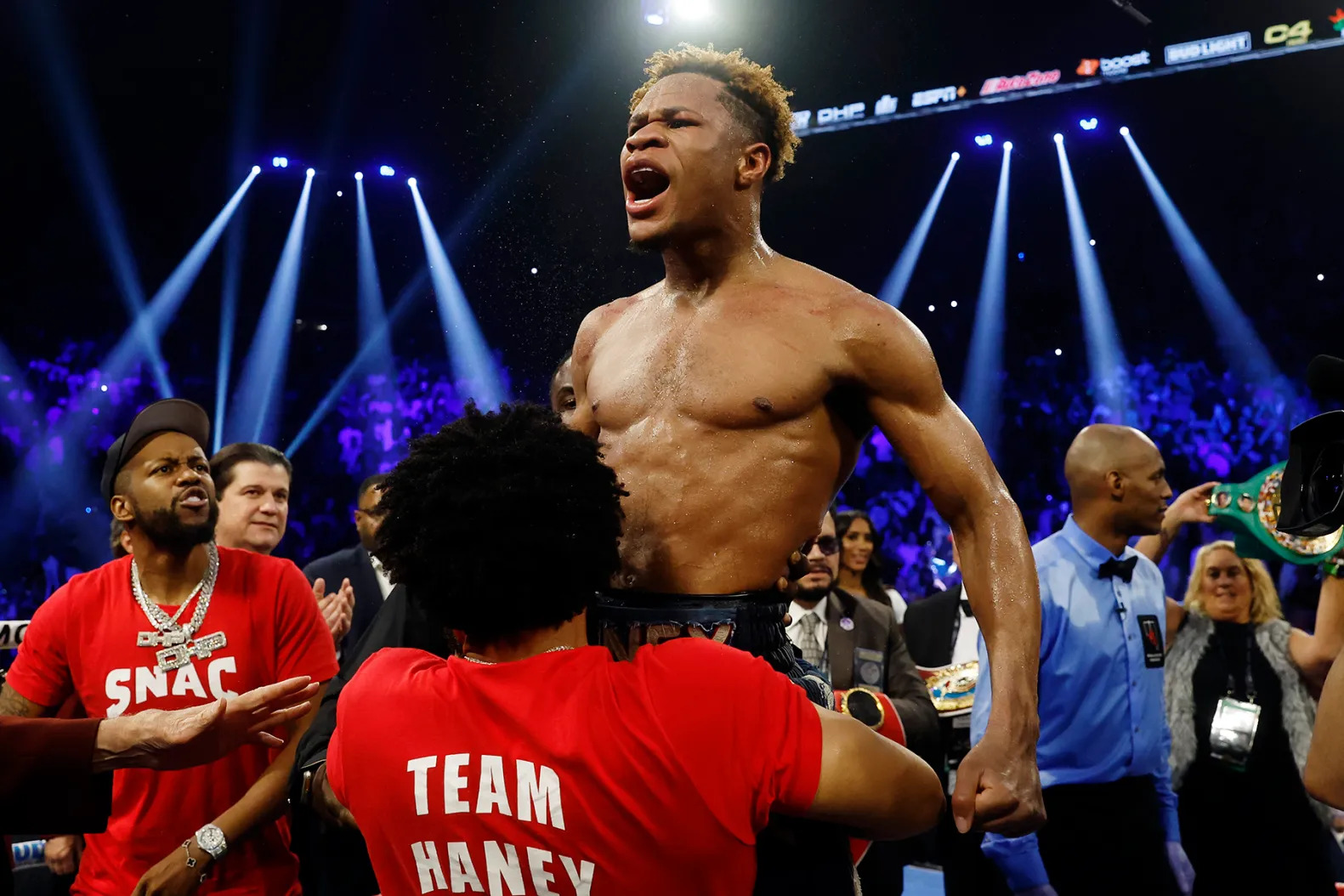 Devin Haney wins the fight against Prograis and received praise