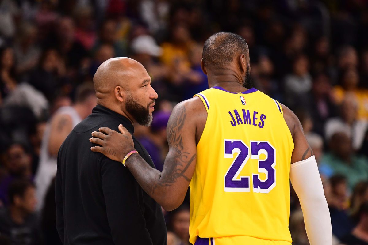 Lebron James had to take matters into his own hands in the last quarter of the match against the Trail Blazers.
