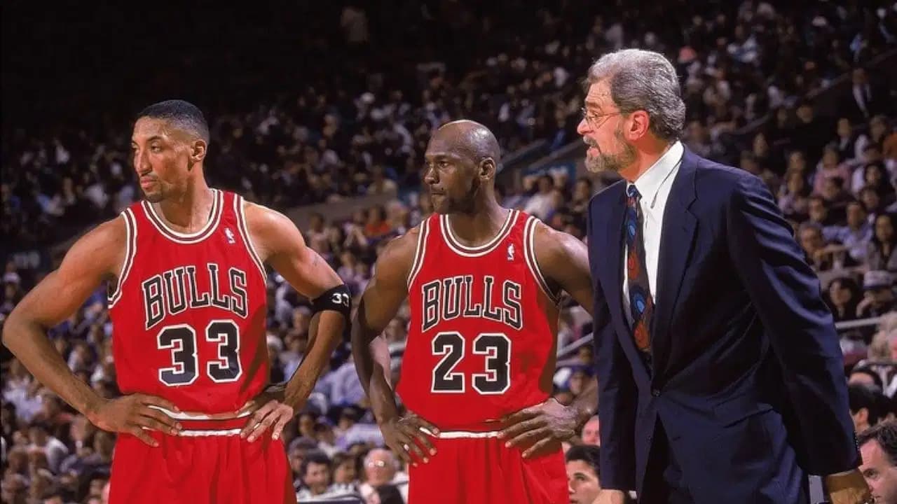 Phil Jackson recently visited the Bulls' locker room and share a story of the 1990's dynasty.