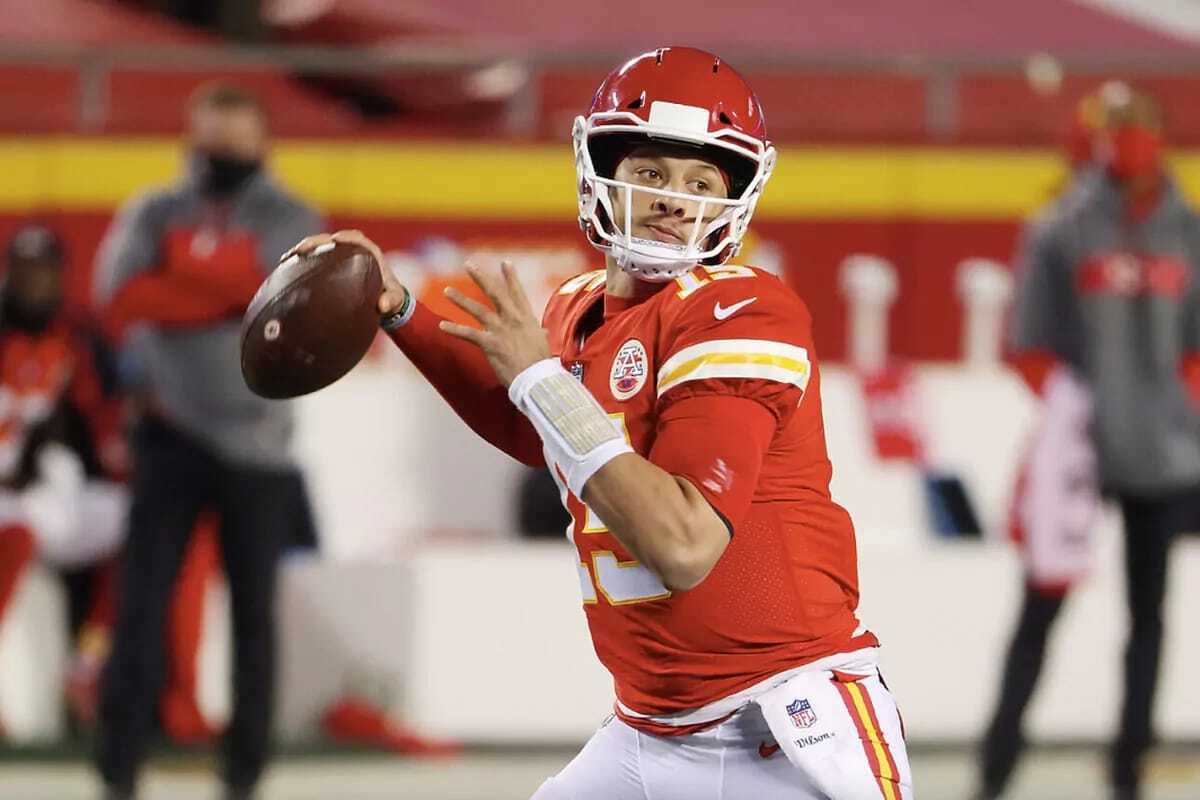 Patrick Mahomes’ young son Bronze enjoying NBA March Madness during the NFL offseason