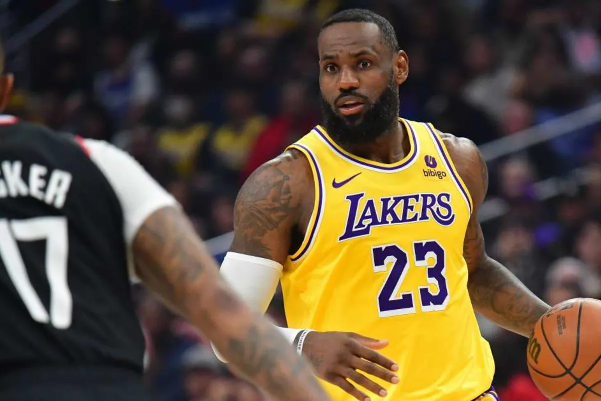 LeBron James admits that he called off the coaches play against the Clippers